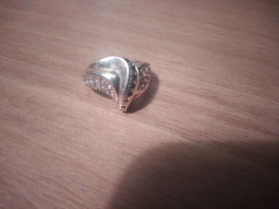 Продам кольцо женское