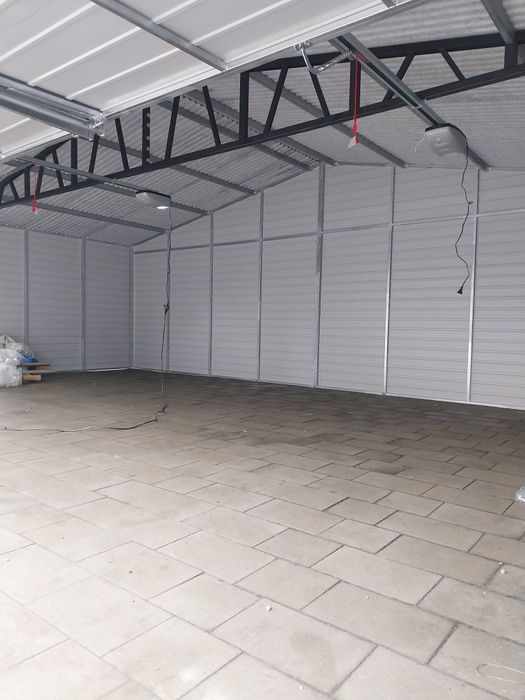 Garaż blaszany blaszak nowoczesny wygląd drewnopodobny