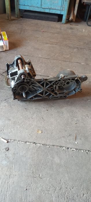 Два. Двигуни на скутер.