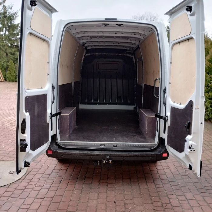 Zabudowa RENAULT MASTER L3H2, zabezpieczenie ścian