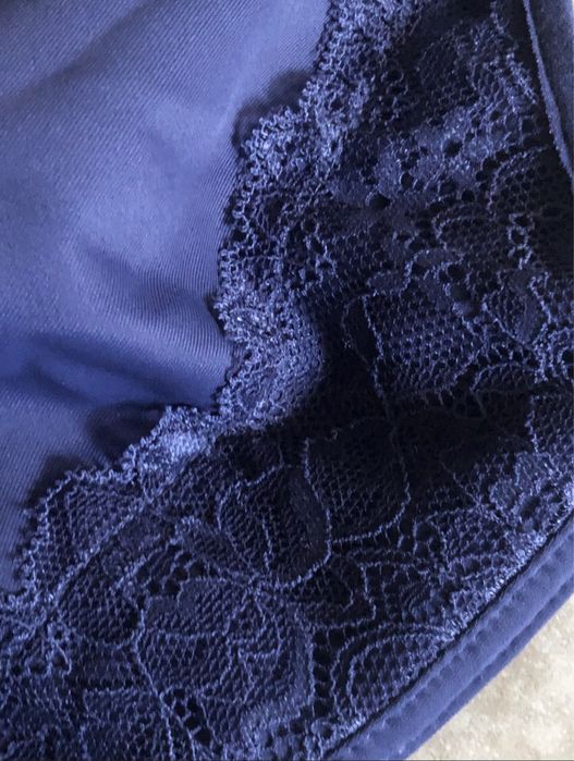 Biustonosz damski odciążający miękki fiszbiny szerokie ramiączka 90 D