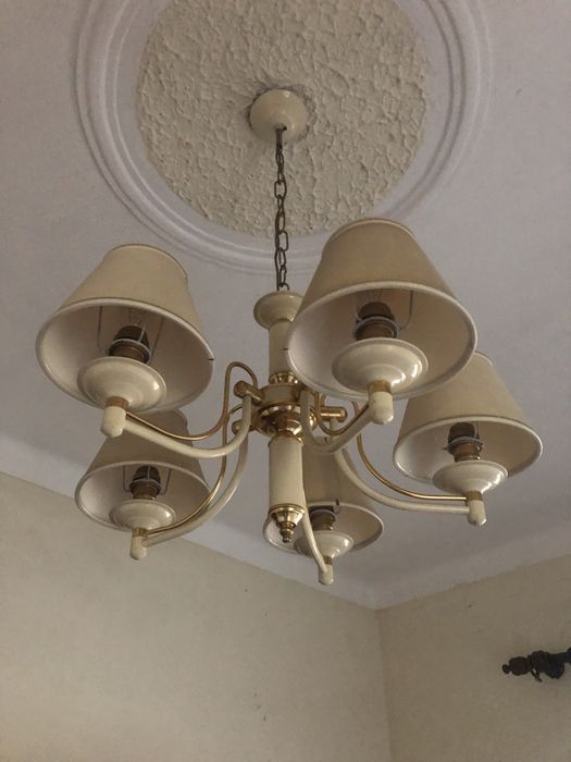 Varios candeeirod em bom estado