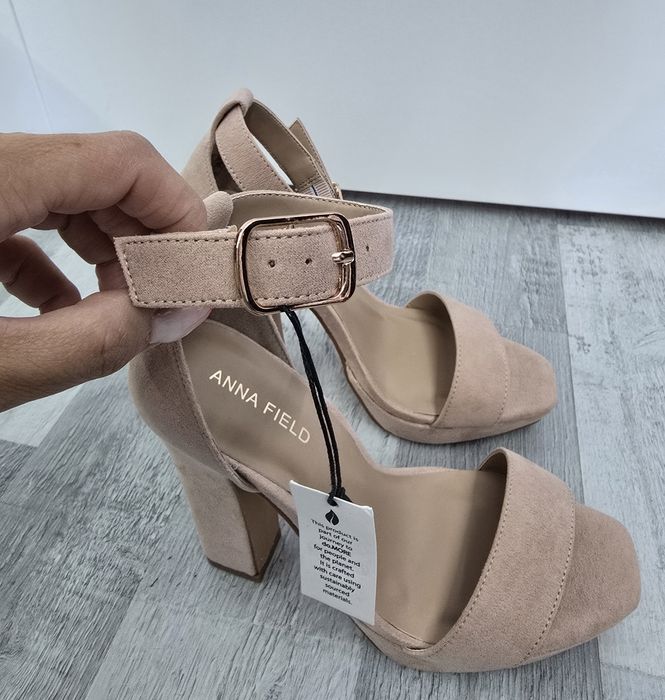 Nowe sandałki na słupku Anna Field rozm. 37