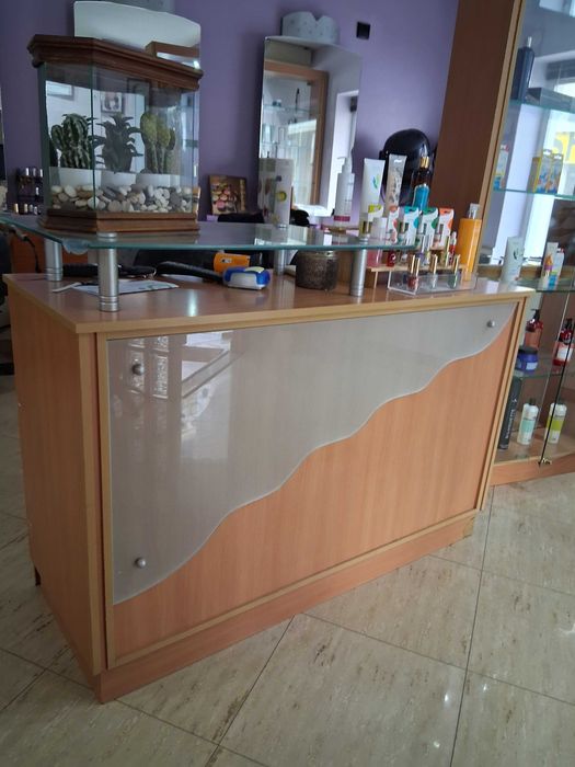 Vendo duas bancadas cabeleireiro e receção