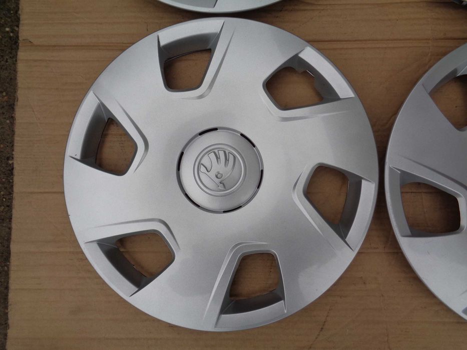 4 bardzo ładne oryginalne kołpaki, komplet kołpaków 15 SKODA