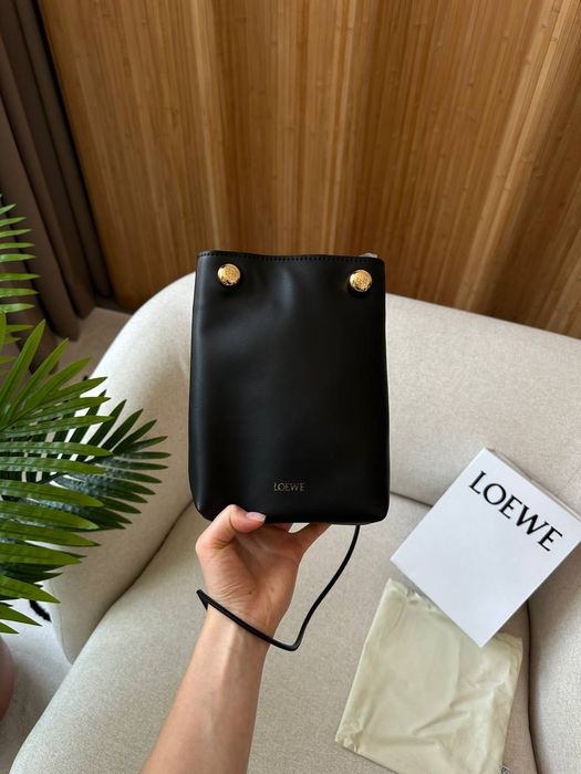 Сумка Loewe Pebble Pouch in Smooth Calfskin Black