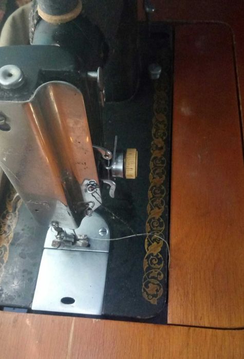 Швейна машинка ножна