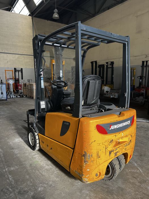 Empilhador Eletrico  1600kg