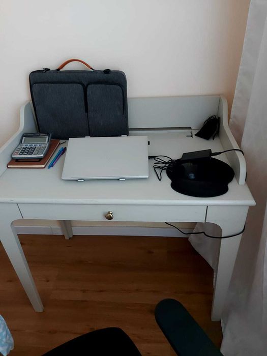 Vendo 9 movéis em segunda mão em muito bom estado! baratos (cama, espelho, mesa de cabeceira, comoda, armário, cadeira etc)
