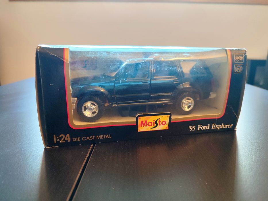 Ford Explorer Sport Raid (miniatura)