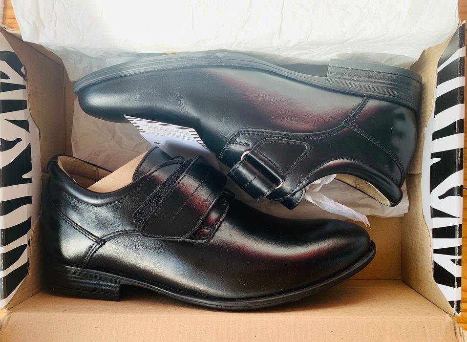 Класичні шкіряні туфлі на хлопчика (35р), нові