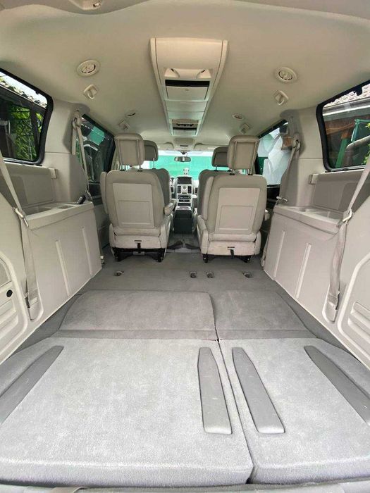 Chrysler Grand Voyager 7 МЕСТ в полной комплектации (2.8 дизель)