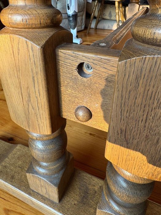 Rozkładany stół dębowy