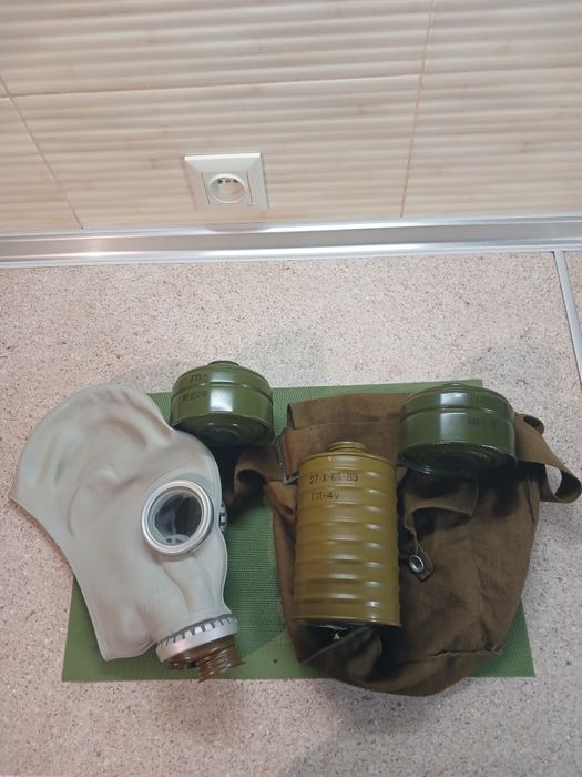 Противогаз и фильтры.