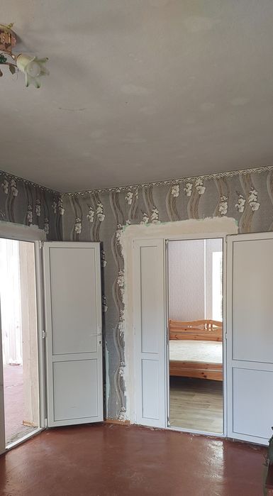 Продам дом, есть газ, свет, скважина, печное отопление.