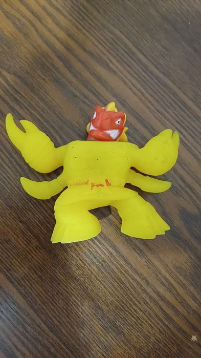 Игрушки детские: машинки, зверюшки, резиновая для растягивания