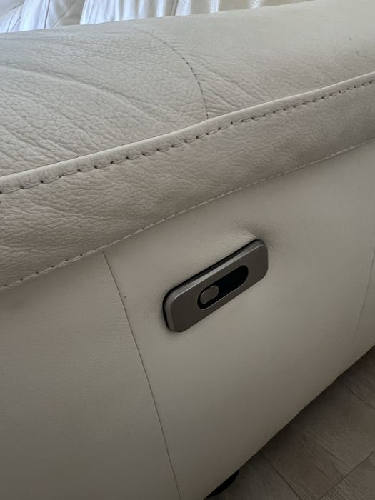 Sofá Chateau d’Ax em pele 3 lugares com 2 relax elétricos