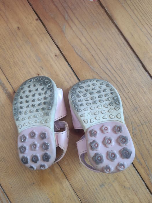 Безкоштовно босоніжки 20 розмір