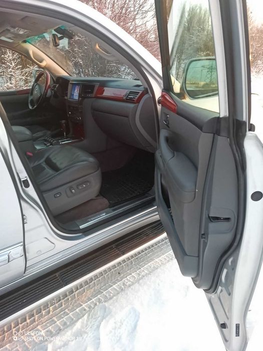 продам Лексус 570