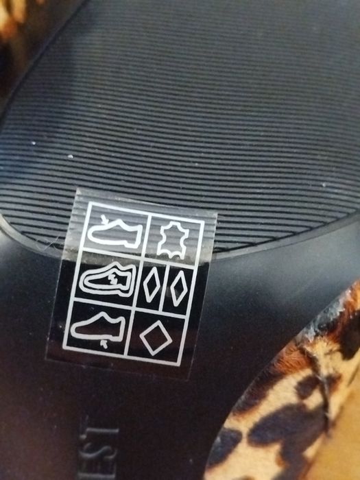 Nowe skórzane z włosiem botki na szpilce Nine West 36,5