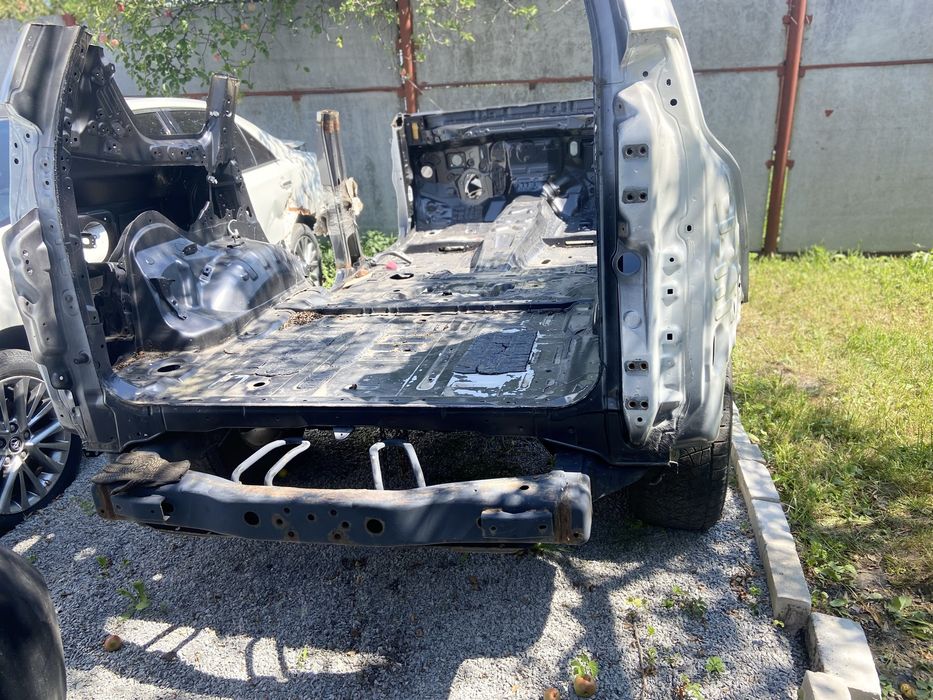 Задня частина кузова Toyota Prado 150