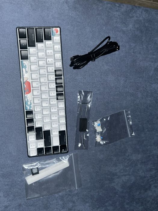 Продам игровую клавиатуру HXSJ Wave V800