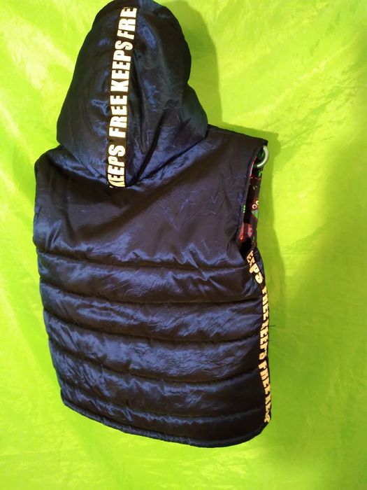 Нова дитяча безрукавка