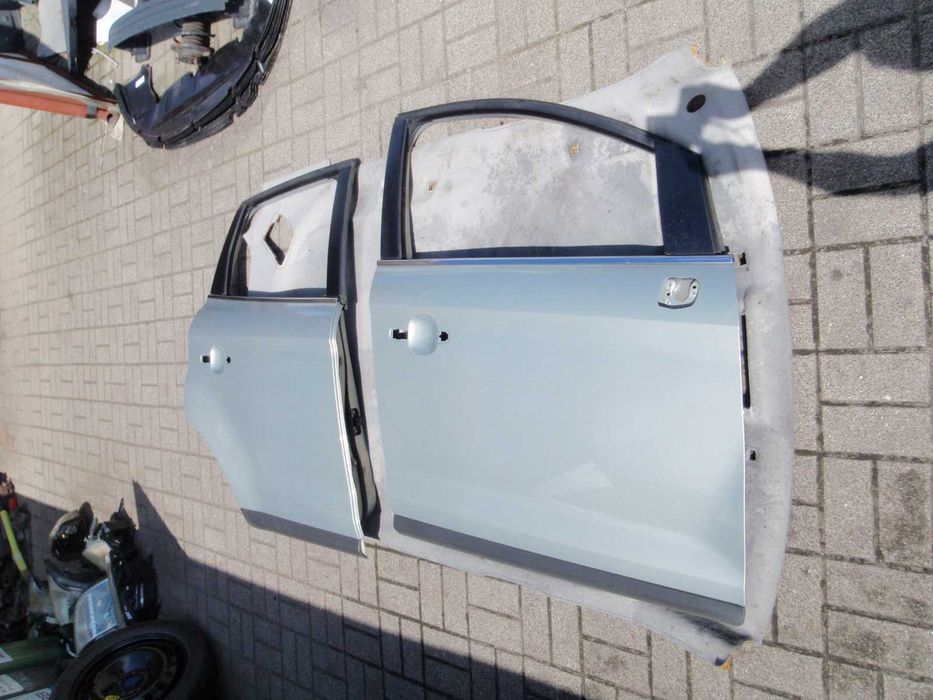 Ford Kuga mk1 drzwi prawe tylne kolor P8