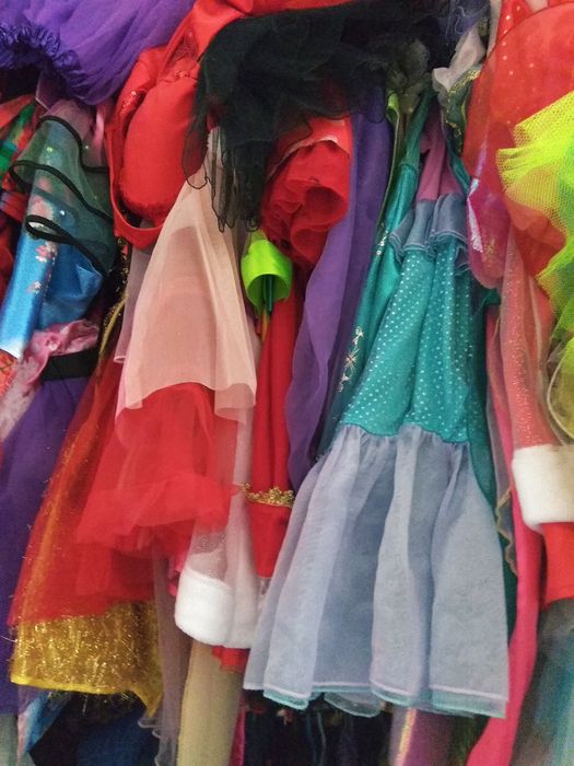 Розпродаж карнавальних костюмів для дітей