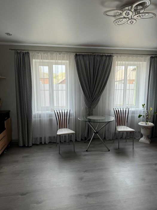 Чудовий будинок в передмісті