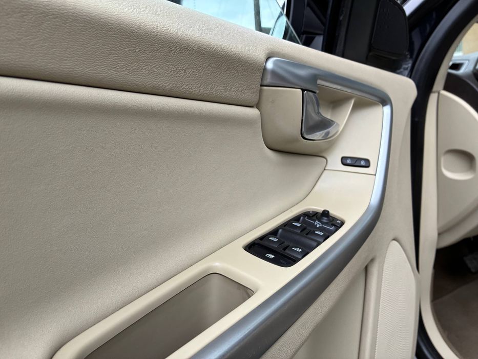 Продам Volvo XC60 2.4 дизель автомат 4wd