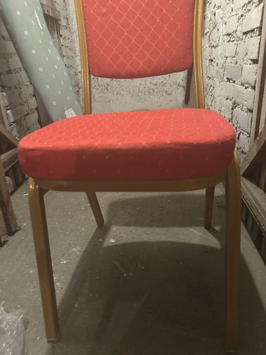 Krzesla  materialowe czerwone 1 szt