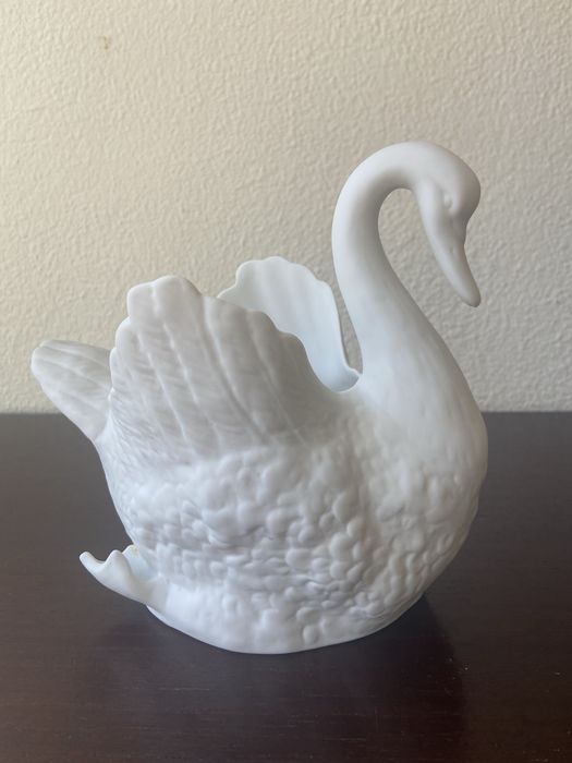 Floreira cisne da Vista Alegre biscuit