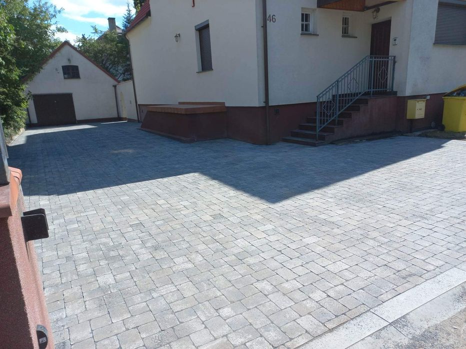 Układanie kostki. Kostka brukowa. Brukarstwo