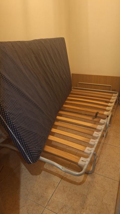 Cama individual com colchão