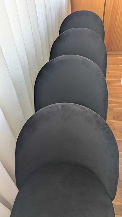 Conjunto de 4 cadeiras pretas de veludo