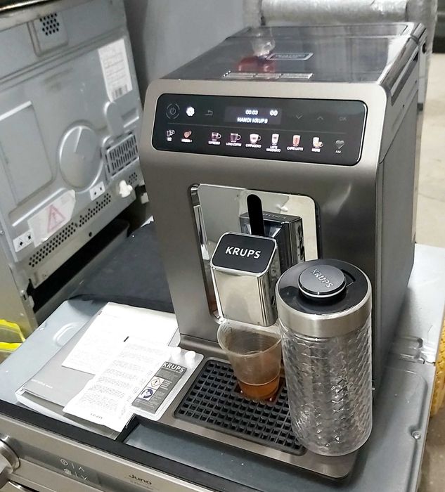 Кофемашина KRUPS Evidence One EA895N10 с цветным дисплеем и текст меню