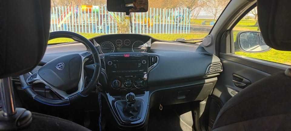 Vende-se lancia ypsilon de 2013 Motor  1.3 Multijet Disel