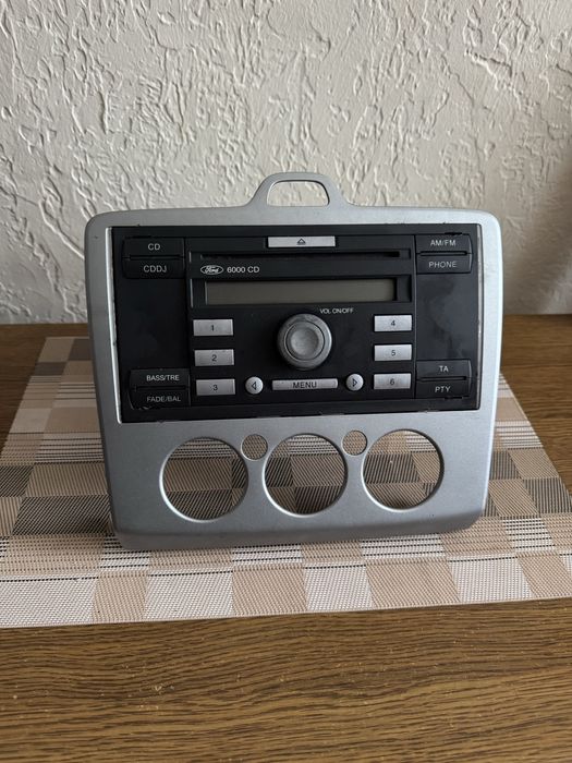 Штатна магнітола Форд Фокус 2 з рамкою