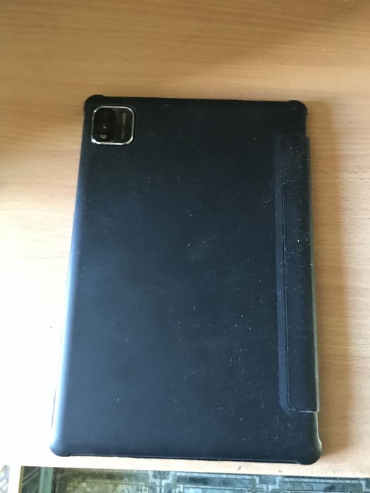 Планшет Andriod + чехол на нього