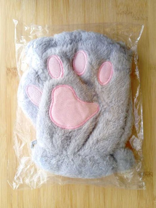 Рукавички лапки кішки. Мітенки. Котячі лапи.