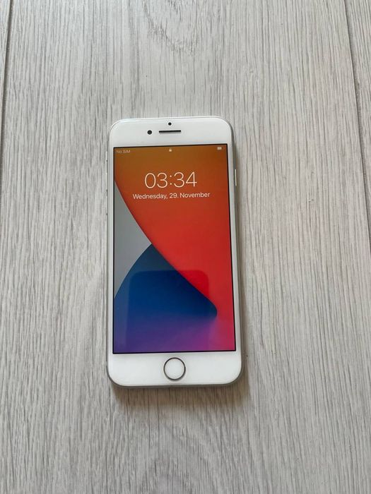 iPhone 8 (64gb) та iPhone 6 (на деталі)