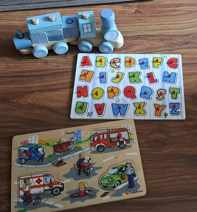 Drewniane puzzle, zabawki