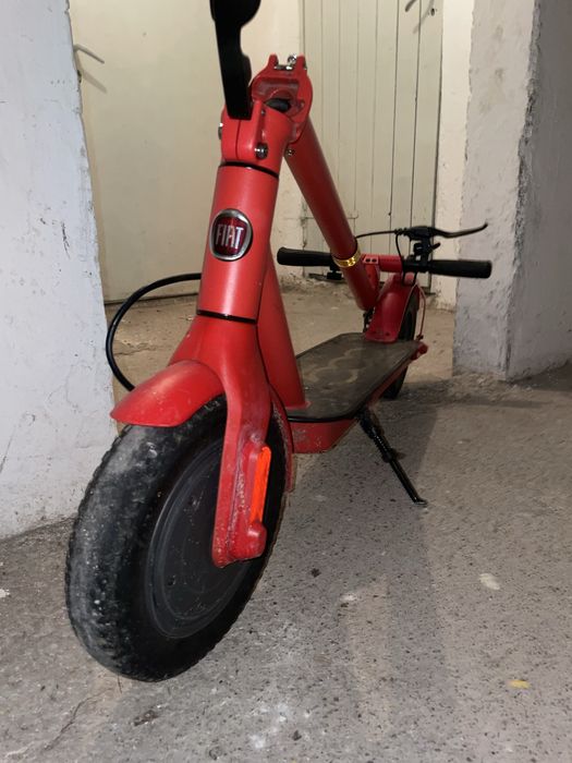 Hulajnoga elektryczna FIAT czerwony