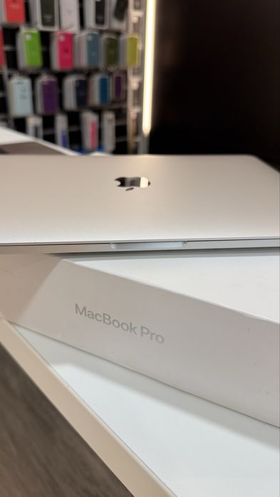 Macbook Pro 13 2020 256 Gb i5 8 Gb Silver
