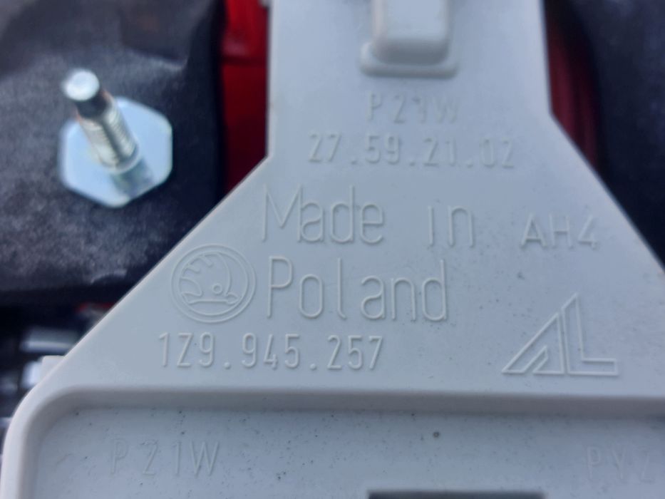 skoda octavia ii 2 kombi lampa tył tylna lewa 1z9945095b 1z9945257 oryginał