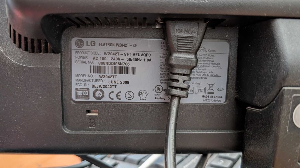 Монітор LG 2042T