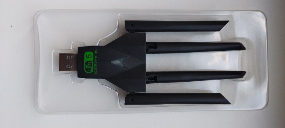 Wi-Fi адаптер двохдіапазонний.