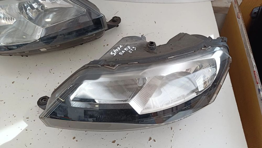 Farol óptica Skoda rapid 2013