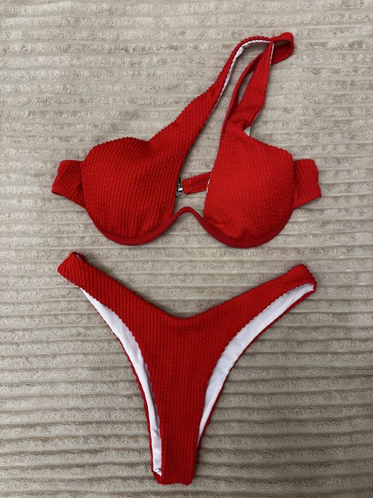 Купальник червоного кольору М